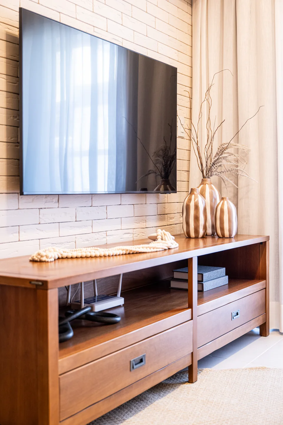 Sala e home theater — Living integrado com painel de TV